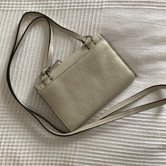 MOVING SALE Coach crossbody - New w/o tags. genuine leather Perfect summer bag - Picture 2 of 4